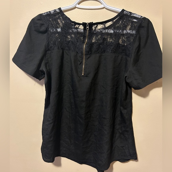 Bluenotes lace top Tee- open zipper back. - Picture 2 of 4